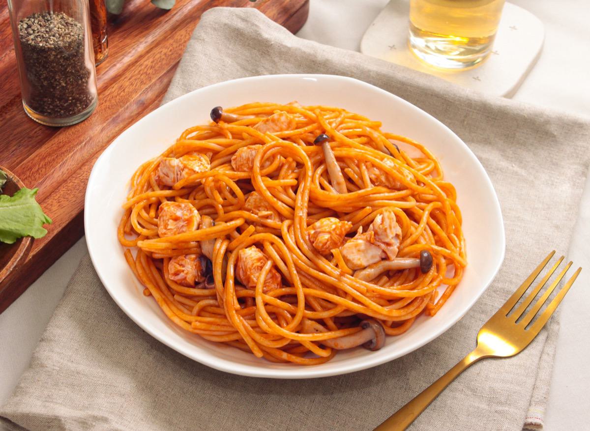 番茄紅醬嫩雞義大利麵